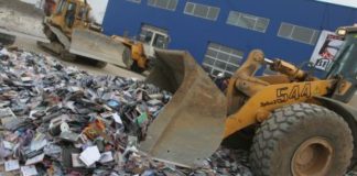 150.000 de CD-uri şi DVD-uri, distruse de poliţişti