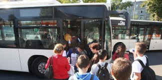 Plata pentru naveta elevilor ar putea fi suportată integral de stat