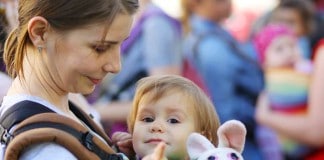 Creșterea indemnizației pentru mame ar putea avea loc după rectificarea din iulie-august