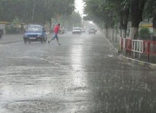 Atenţionare meteorologică de ploi, vânt puternic şi ninsori