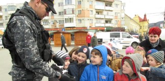 Poliţiştii buzoieni, alături de elevi în ,,Şcoala Altfel!”