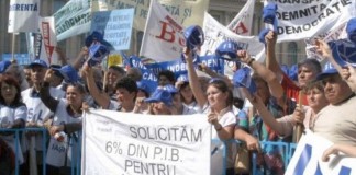 Mii de profesori amenință cu proteste după Paște