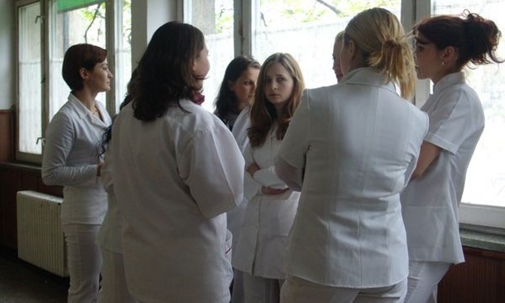 uniforme-asistente-medicale-600x360