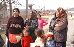 Familie cu şase copii, chinuită de sărăcie, ajutată de jandarmii buzoieni