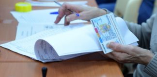 S-au deschis secțiile de votare. Buzoienii, prezenți la urne din primele minute