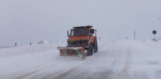 Avertizări ale drumarilor pentru şoferi: „Plecaţi la drum doar în caz de necesitate!”