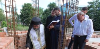 Clopotniță care va adăposti o librărie- ceainărie, în curtea Arhiepiscopiei