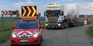 Două transporturi agabaritice întrerup circulația pe DN2