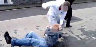 Bătaie cruntă în fața unui magazin din Berca. Agresații au ajuns la spital, agresorii la poliție