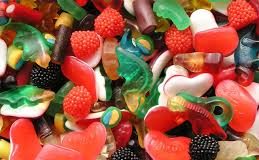 Atenție ce dați copiilor! Au fost găsite jeleuri ce conţin coloranţi extraşi din gândaci