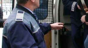 Hot prins la 15 minute dupa comiterea faptei. Vezi aici intreaga isprava