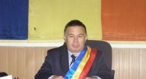 Primarul din Săhăteni, în incompatibilitate