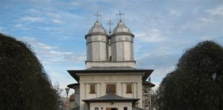 A fost prins individul care a aruncat o sticlă incendiară în interiorul Bisericii Sfinţii Îngeri. Vezi aici cine este