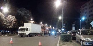 Vezi aici ce pedeapsă a primit şoferul care s-a răsturnat cu camionul în faţă la McDonalds