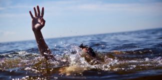 Adolescent de 14 ani din Buzău, scos de salvamari din valurile mării la Mangalia