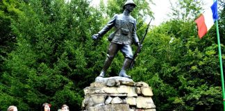 Momente emoţionante la Monumentul ,, Ostaşului Erou” de la Siriu