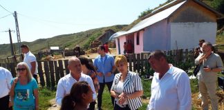 Ambasadorul Statelor Unite, în vizită în comunitățile rome Cândeşti