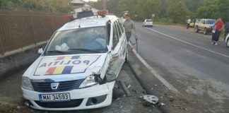 O maşină de poliţie, implicată într-un accident la Sătuc