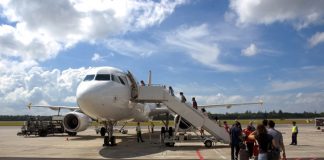 De la 14 ani minorii pot merge singuri cu avionul