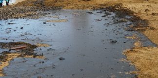 Peste 200 de tone de reziduuri petroliere deversate la Râmnicu Sărat. Vezi aici care este sursa poluarii