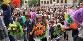 Noul an școlar începe cu proteste, la Buzău