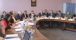 Ce motive a avut instanța să suspende noua organigramă a Primăriei!