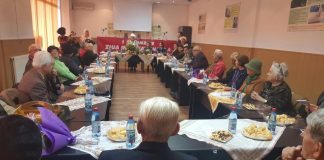 Președintele CJ, Petre Emanoil Neagu, în mijlocul vârstnicilor