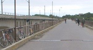 Reabilitarea podului de la Vadu Paşii, blocată temporar