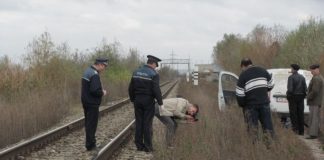 Înfiorător! Vezi aici ce a descoperit o femeie între şinele de cale ferată în zona Cantonului CFR