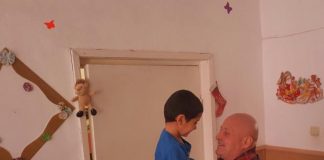 Preşedintele Consiliului Judeţean împarte magia sărbătorilor de iarnă cu copiii şi bătrânii
