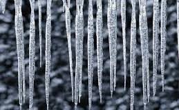 ANM: Vântul va slăbi în intensitate, vremea rămâne rece de Revelion, dar nu ninge