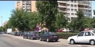 Parcarea maşinilor pe trotuar, interzisă începând de sâmbătă