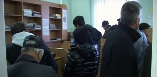 Aglomeraţie la Taxe şi Impozite. Contribuabilii vor să beneficieze de reducere