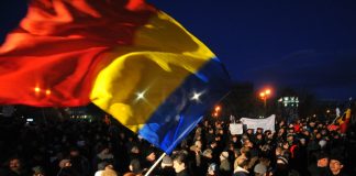 Numărul buzoienilor prezenţi la proteste în Piaţa Dacia, mai mare decât miercuri seara