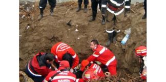 UPDATE Acțiune contracronometru pentru ISU! Bărbat îngropat sub un mal de pământ