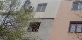 Scandal in cartierul Micro 14. O femeie ameninta ca se arunca de la etajul 3