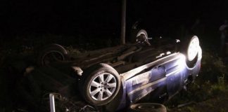 Accident provocat de un şofer beat în Zona Industriala. Maşina s-a răsturnat aproape de un loc de joaca