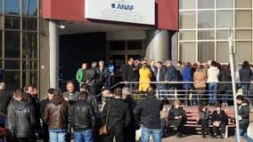 Protest spontan la Direcția de Finanțe. Angajații au oprit activitatea