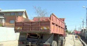 Încă o asfaltare. Riveranii de pe Aleea Plopilor vor scăpa de noroi