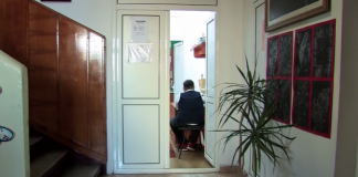 Ce spune Avocatul Poporului despre cazul elevului obligat să stea pe hol în timpul cursurilor