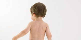 Atenţie, mămici! Ţeapa cu scutece pentru copii a ajuns şi la Buzău