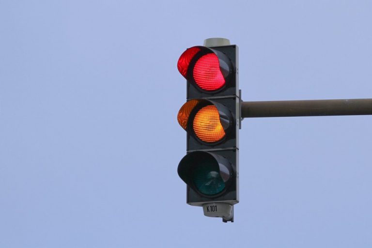 Vezi aici când vor fi montate semafoarele de la Crâng şi pe strada Frăsinet