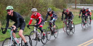 Un grup de cicliști belgieni iau startul de la Buzău într-o cursă umanitară