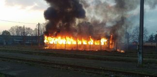 Incendiu puternic la o fermă din Merei