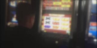 Zeci de elevi, prinși stând în baruri și la ”păcănele”, în loc de orele de curs