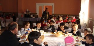 Masă caldă pentru elevii din 50 de școli. La Buzău, beneficiar este Liceul cu Program Sportiv