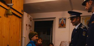 Peste 160 de copii din județul Buzău au primit daruri de la polițiști