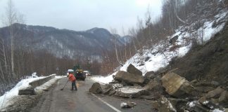 UPDATE Caderi de pietre pe DN10. Circulația este afectată