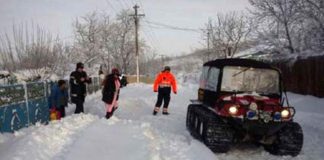 Misiune extrem de grea pentru pompierii buzoieni. Trei ore pentru preluarea unui pacient din satul Jgheab