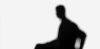 Incredibil! Au furat banii din buzunarul unui bărbat paralizat care nu putea reacţiona